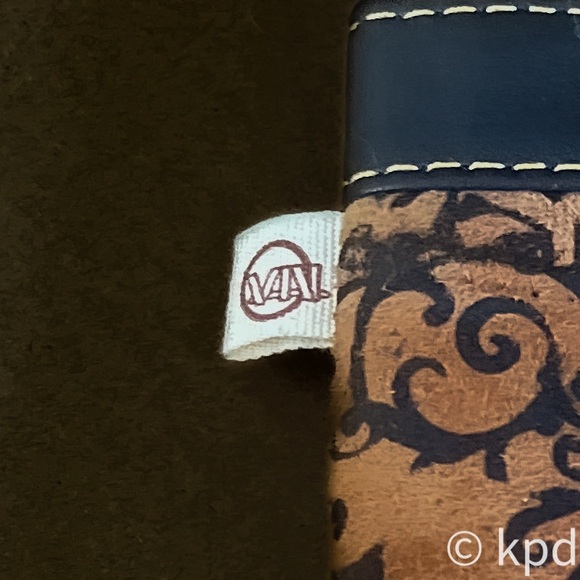 Eternal Style - The Iconic Vintage 100% Leather Purse - Picture 4 of 9